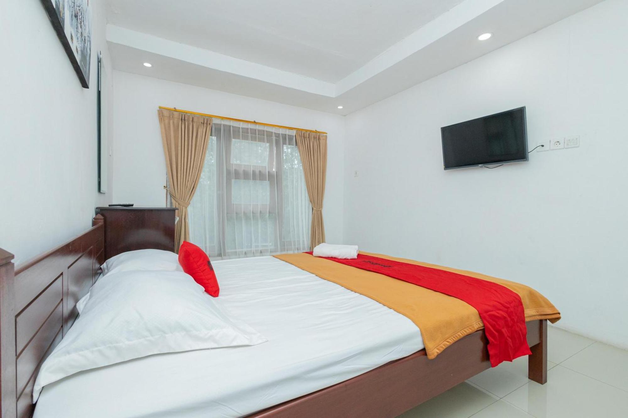 Reddoorz Syariah At Wisma Djokorio Poncokusumo Malang Exterior foto