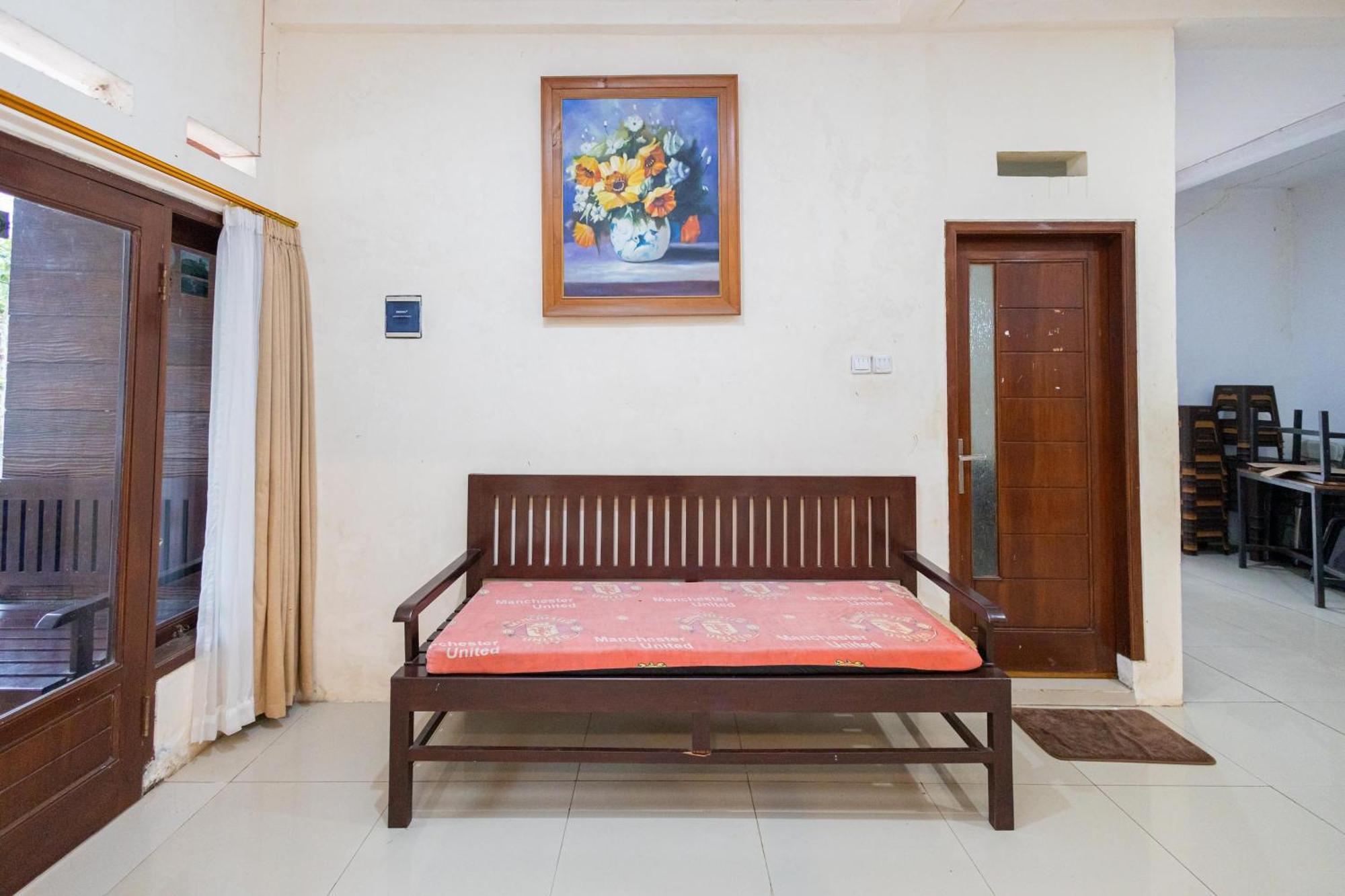Reddoorz Syariah At Wisma Djokorio Poncokusumo Malang Exterior foto