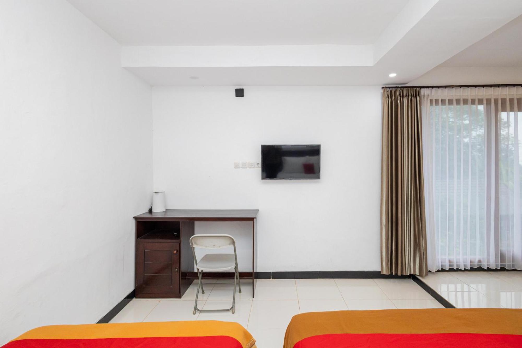 Reddoorz Syariah At Wisma Djokorio Poncokusumo Malang Exterior foto